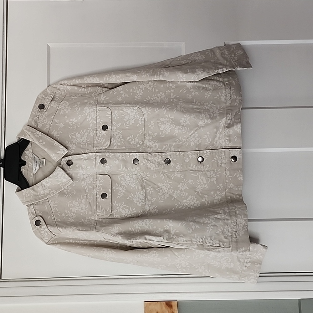 NWT. Christopher & Banks. Cream/floral Print jacket. XL(P)